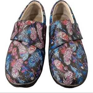 Alegria sz 39 US 8.5 black feather print strap loafers